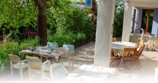 A view of the terrasse where you can have your breakfast 